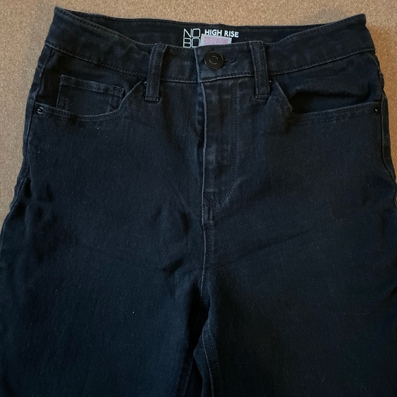 ! Black No Boundaries High Rise-Skinny Jeans - Picture 1 of 4